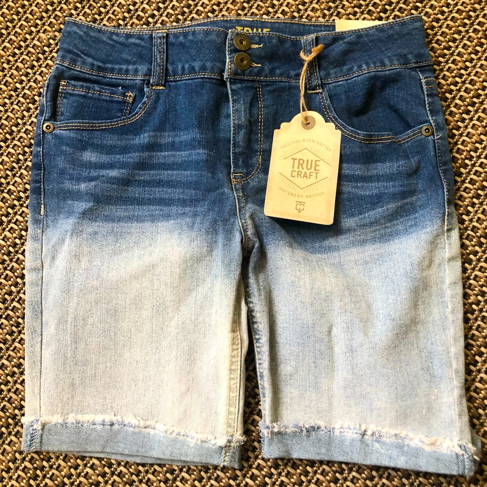 🩵 2/$20 MIX&MATCH 🔵NEW! True Craft Two-Tone Denim Jean Shorts w-Cuffed Hem